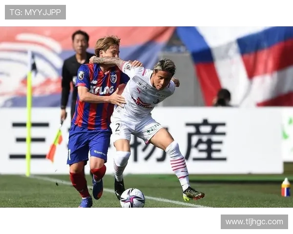 足球明星的猫在球场上大显身手成功进球引发热议 足球明星的猫在球场上大显身手成功进球引发热议